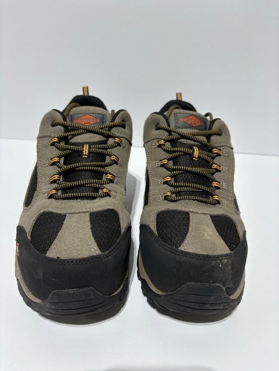 Athletic_Shoes